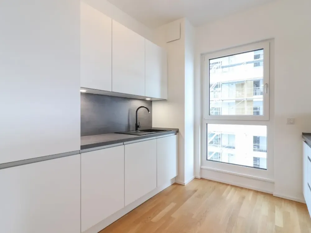 Großzügig geschnittene 4-Zi.-Wohnung mit zwei Balkonen & zwei Tageslichtbädern *ERSTBEZUG*