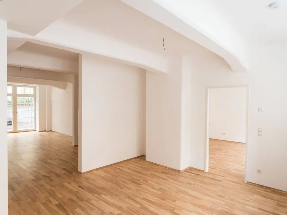 SCHÖNE 3-RAUM-WOHNUNG IM SOUTERRAIN IN OPTIMALER CITYLAGE IM GRAFISCHEN HOF - WOHNEN IM LOFTSTIL