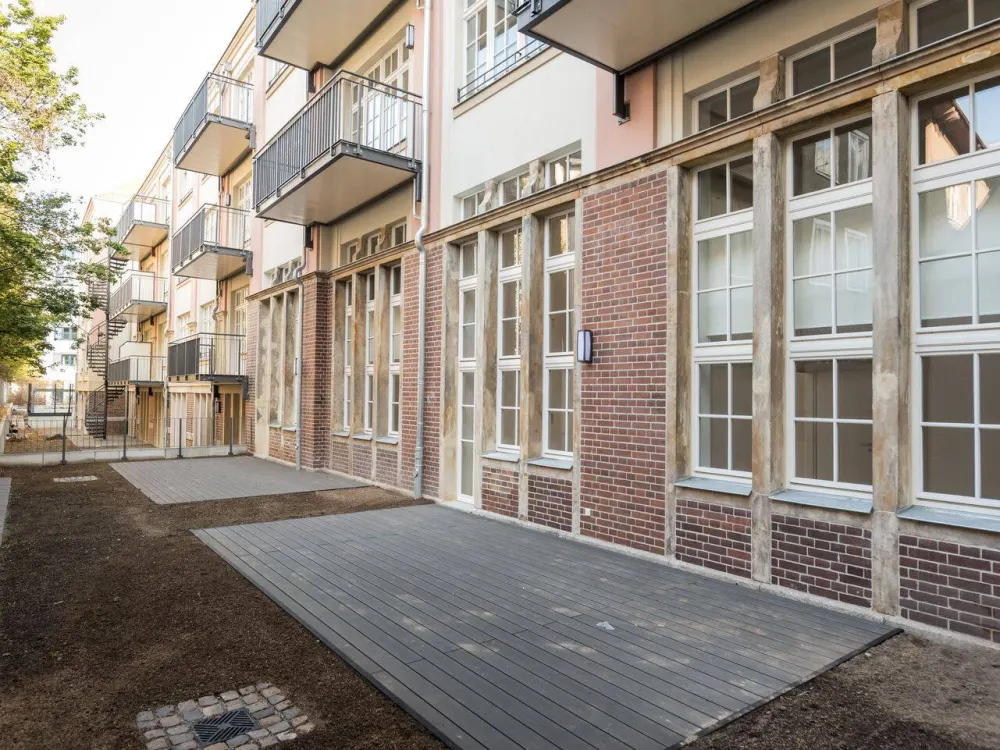SCHÖNE 3-RAUM-WOHNUNG IM SOUTERRAIN IN OPTIMALER CITYLAGE IM GRAFISCHEN HOF - WOHNEN IM LOFTSTIL