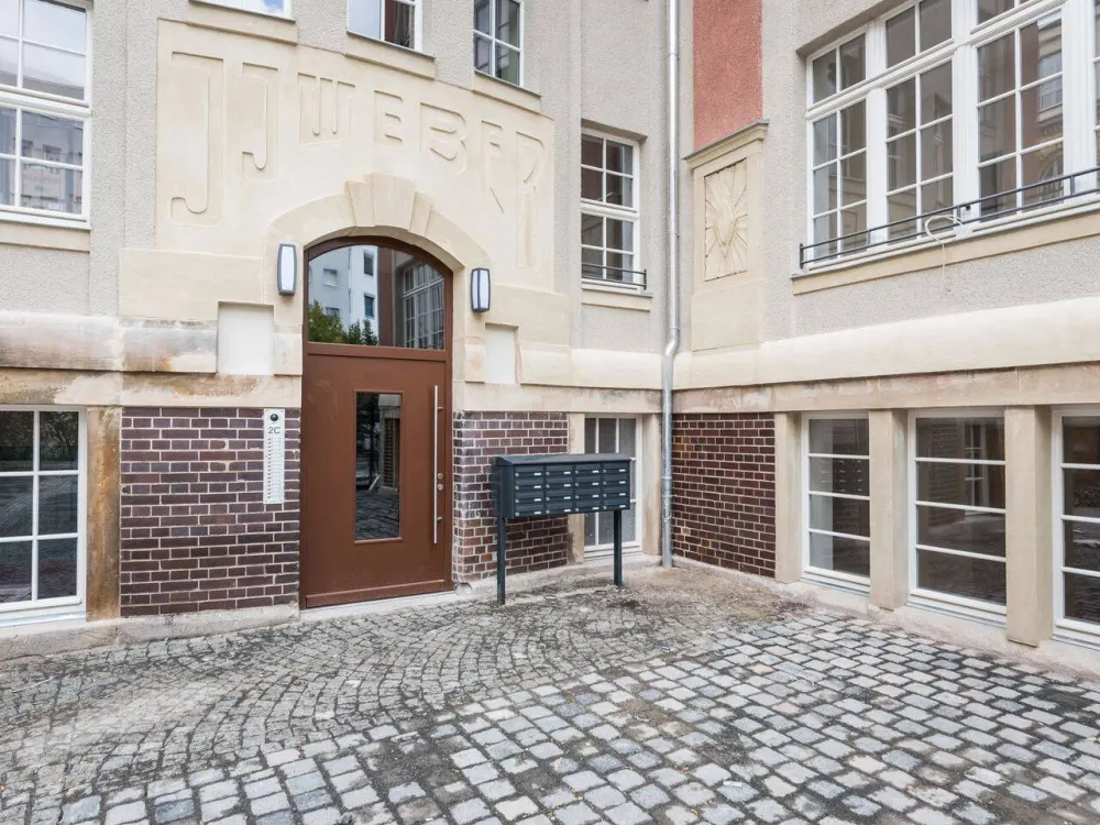 SCHÖNE 3-RAUM-WOHNUNG IM SOUTERRAIN IN OPTIMALER CITYLAGE IM GRAFISCHEN HOF - WOHNEN IM LOFTSTIL