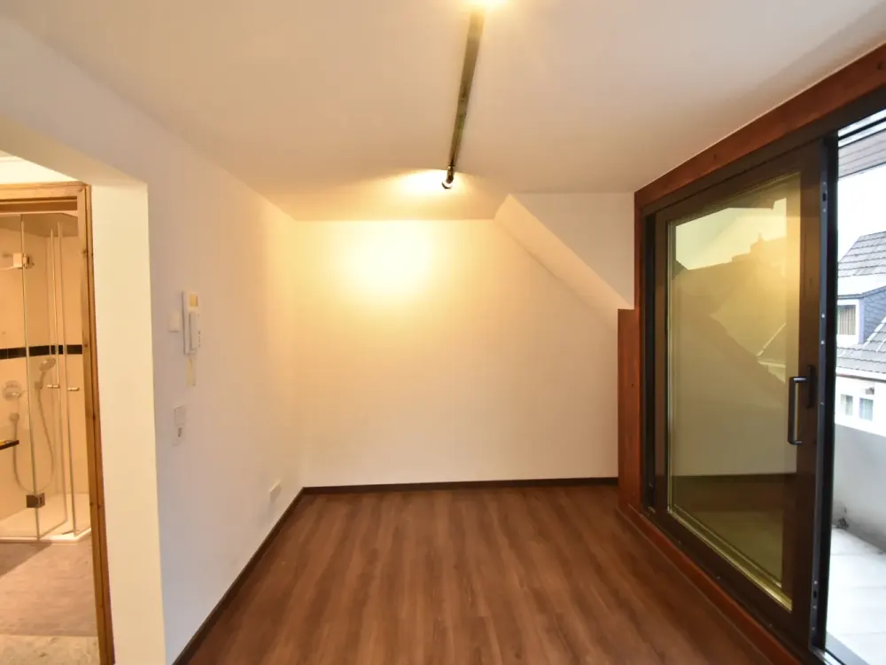 Mitten in D-Altstadt! Modernes Apartment mit Balkon