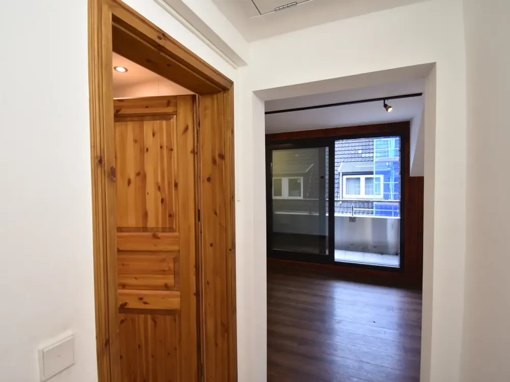 Mitten in D-Altstadt! Modernes Apartment mit Balkon
