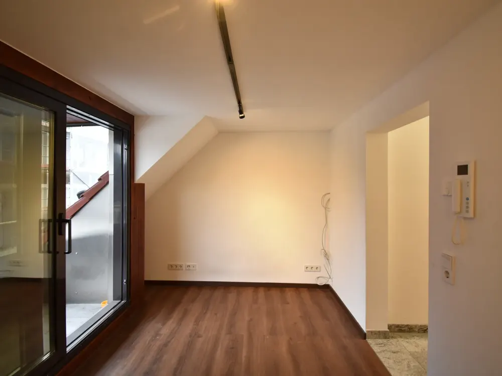 Mitten in D-Altstadt! Modernes Apartment mit Balkon