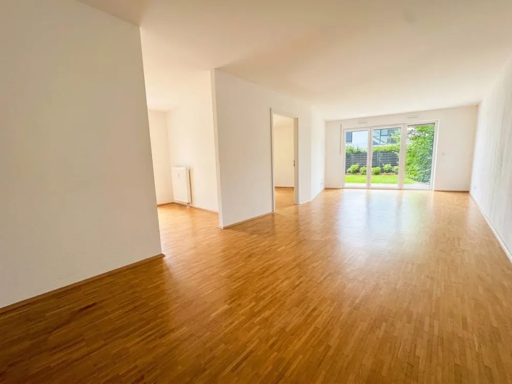 Diese hochwertig renovierte 2-Zimmer-Wohnung mit ca. 83,35 m² Wohnfläche befindet sich im Erdgeschoss eines modernen Neubaugebäudes. Sie bietet ein komfortables Zuhause mit moderner Ausstattung...