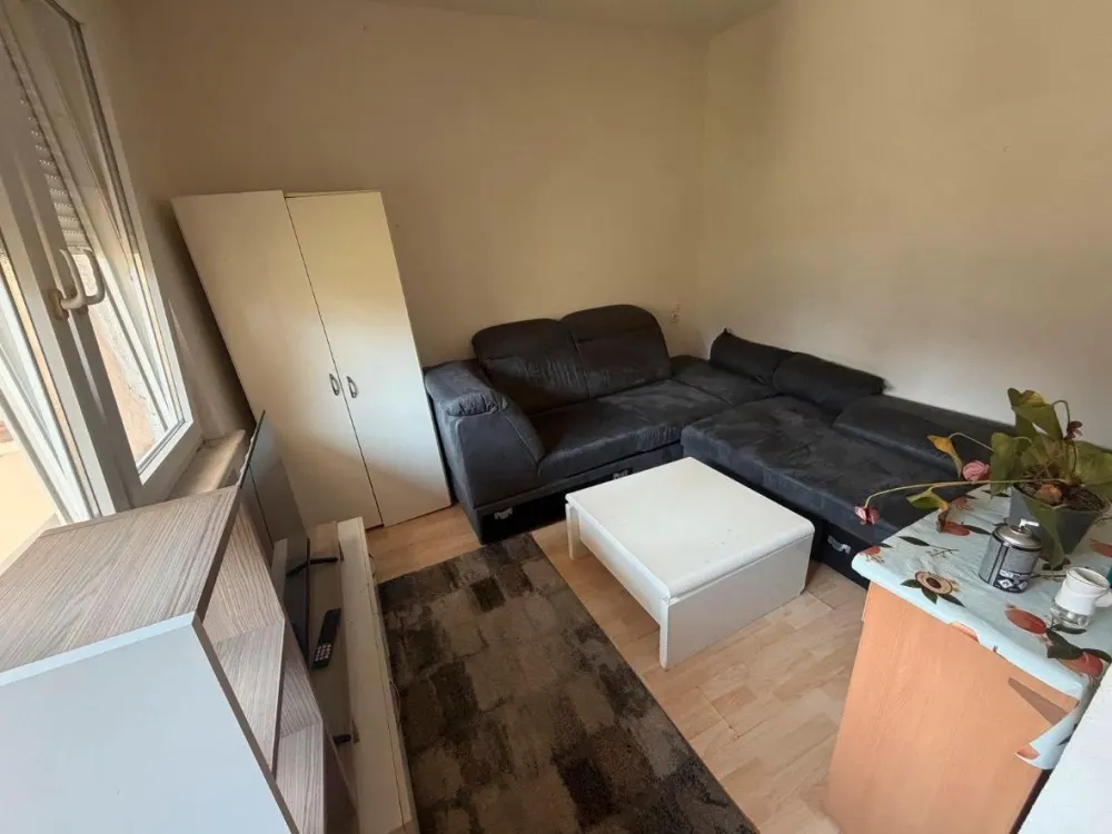 1 Zimmer Wohnung/WG nur für Damen