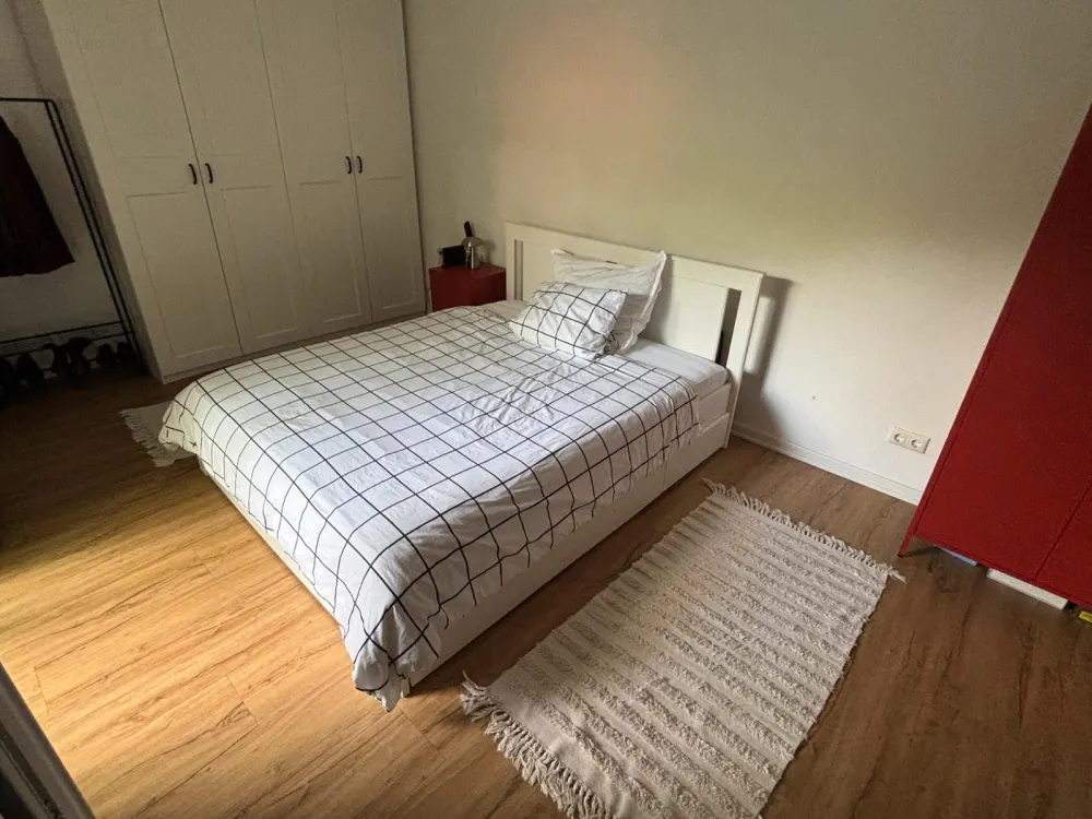 Möblierte 2-Zimmer-Wohnung. BEFRISTETE UNTERMIETUNG (6MONATE)