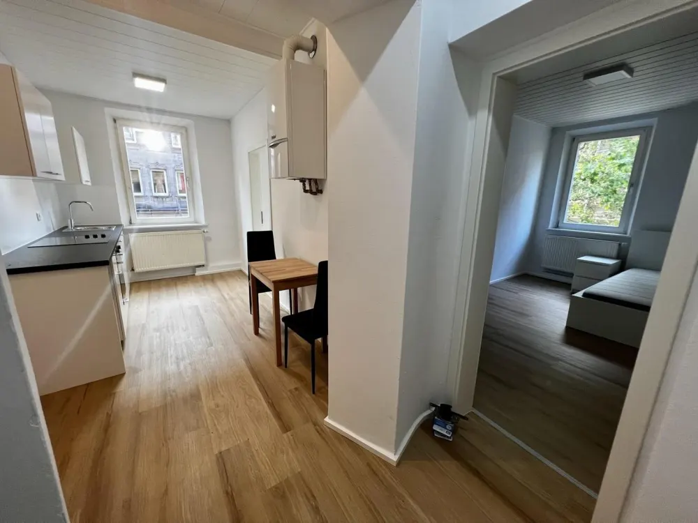 Stilvolle 2-Zimmer-Altbauwohnung, frisch renoviert mit moderner EBK; WG Geeignet