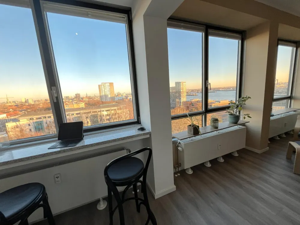 Stilvolle möblierte 2-Zimmer-Wohnung mit traumhaftem Hafenblick