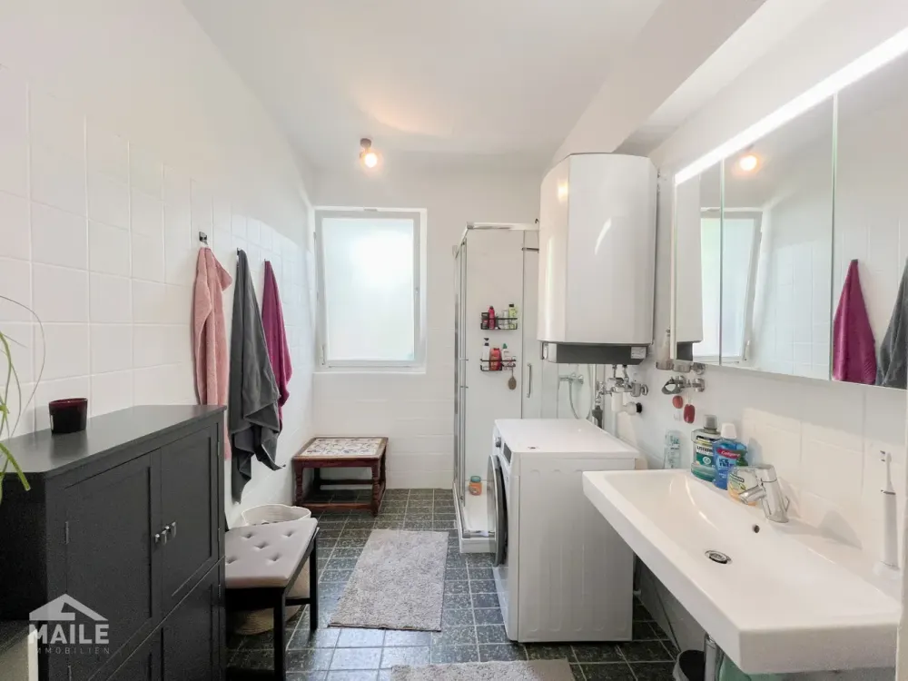 Großzügige 3,5 Zimmerwohnung mit EBK, Terrasse in ruhiger Lage von Stuttgart.