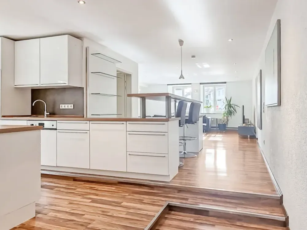 Möbliert - Schmuckstück in Möhringen, offene und große 2 Zimmer Wohnung mit 2 Bäder und Stellplatz b