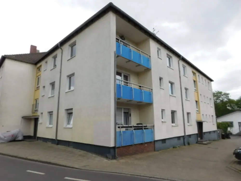 ***Tolle 2-Zimmerwohnung im EG renoviert mit Einbauküche und Balkon***
