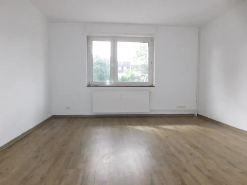 ***Tolle 2-Zimmerwohnung im EG renoviert mit Einbauküche und Balkon***