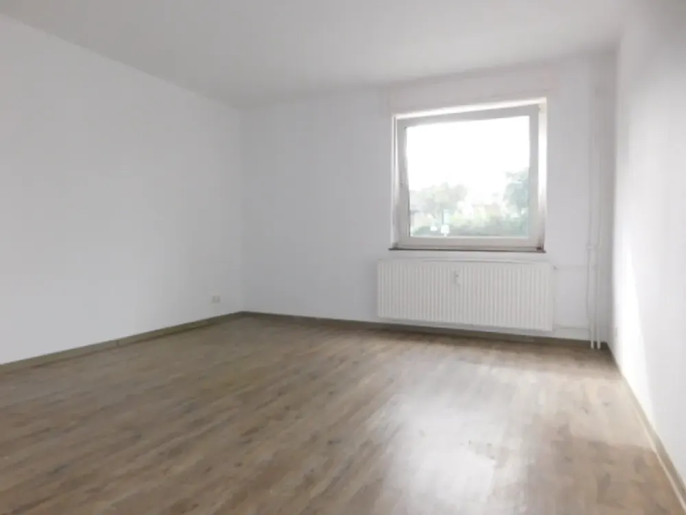 ***Tolle 2-Zimmerwohnung im EG renoviert mit Einbauküche und Balkon***