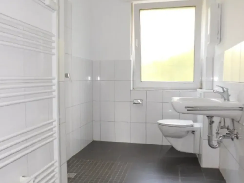 ***Tolle 2-Zimmerwohnung im EG renoviert mit Einbauküche und Balkon***