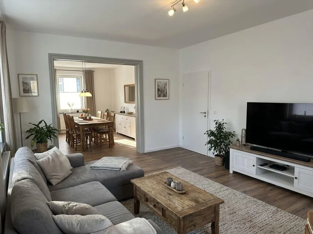 Helle, hochwertig sanierte 4-Zimmer-Altbauwohnung mit Balkon zum Garten, Dortmund-Mitte Ost