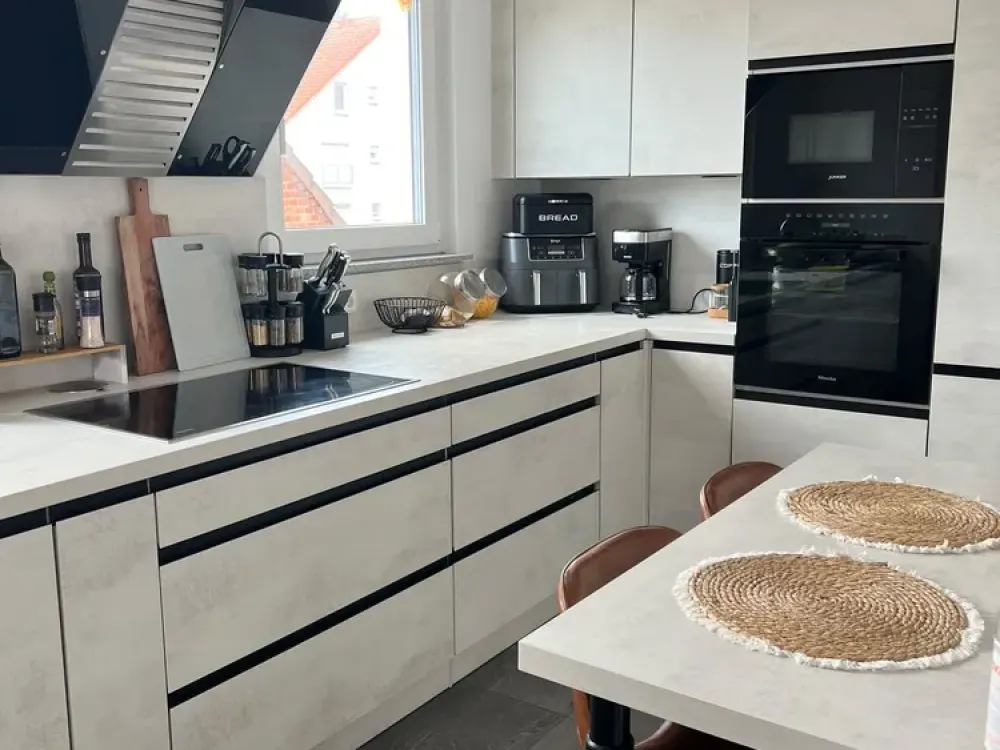 DG-Maisonette mit 3 Zimmern, 2 Bädern, Balkon & Einbauküche im Zentrum Sindelfingens