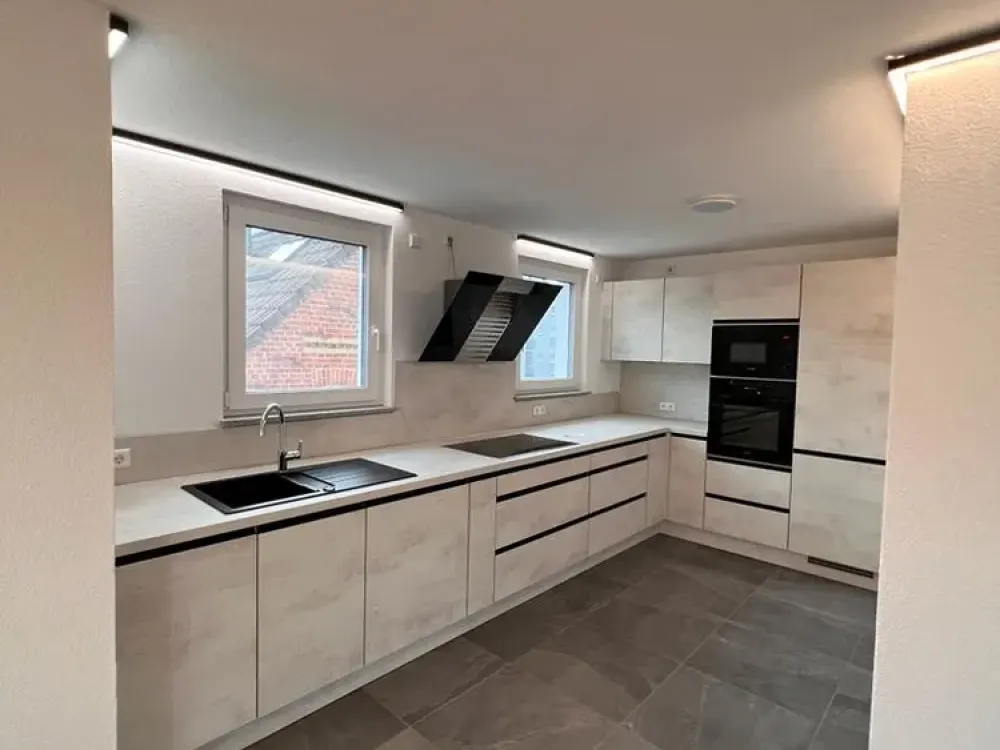 DG-Maisonette mit 3 Zimmern, 2 Bädern, Balkon & Einbauküche im Zentrum Sindelfingens