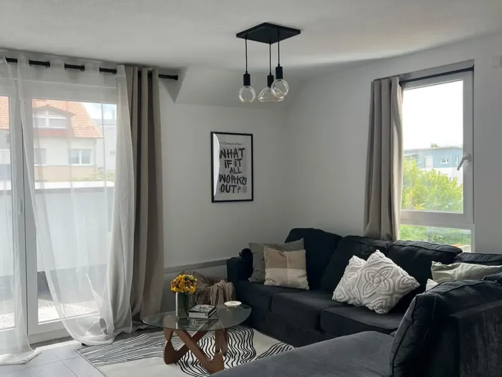 DG-Maisonette mit 3 Zimmern, 2 Bädern, Balkon & Einbauküche im Zentrum Sindelfingens