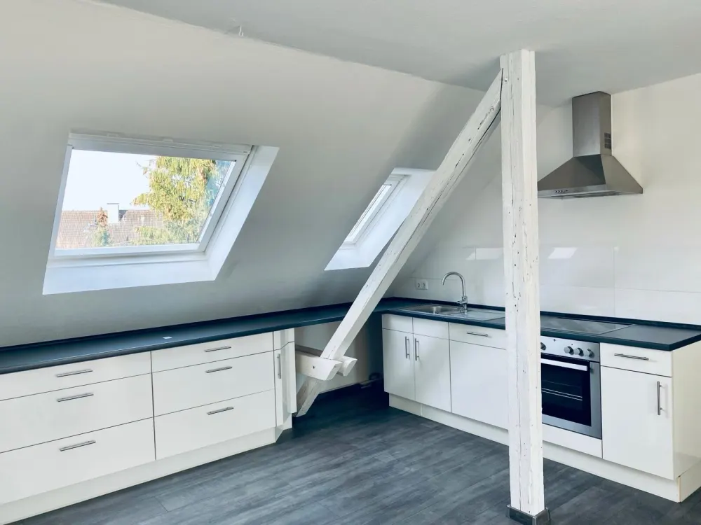 Charmante frisch renovierte Dachgeschosswohnung mit Giebelzimmer