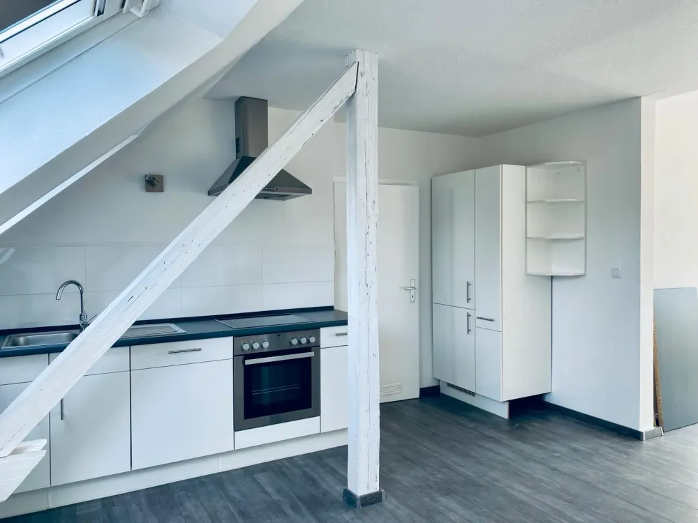 Charmante frisch renovierte Dachgeschosswohnung mit Giebelzimmer