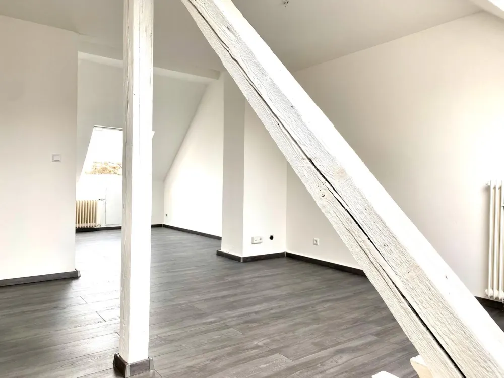 Charmante frisch renovierte Dachgeschosswohnung mit Giebelzimmer