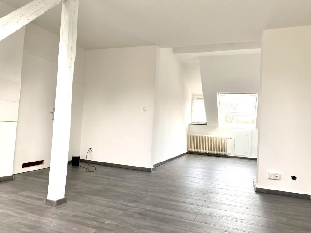 Charmante frisch renovierte Dachgeschosswohnung mit Giebelzimmer
