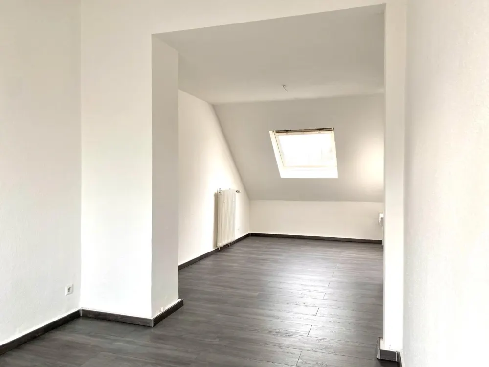 Charmante frisch renovierte Dachgeschosswohnung mit Giebelzimmer