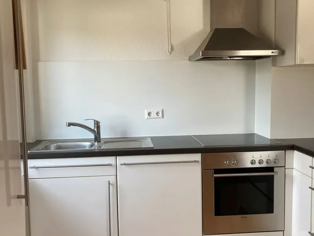 Helle 2-Zimmer-Dachgeschosswohnung mit EBK in ruhiger Lage zwischen MHH und HDI
