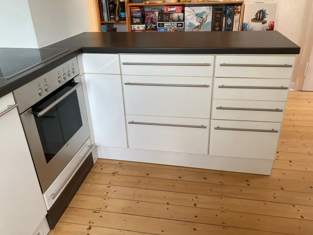 Helle 2-Zimmer-Dachgeschosswohnung mit EBK in ruhiger Lage zwischen MHH und HDI