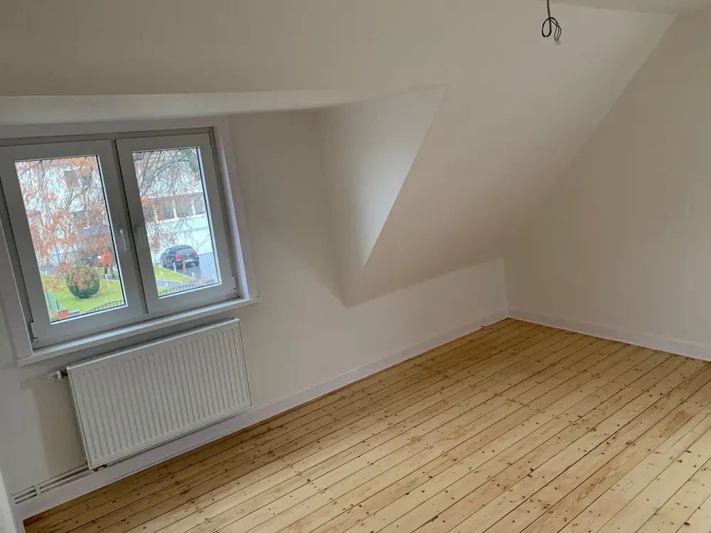 Helle 2-Zimmer-Dachgeschosswohnung mit EBK in ruhiger Lage zwischen MHH und HDI