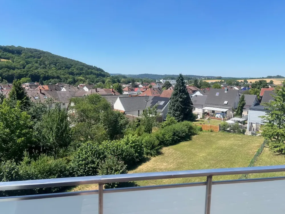 Erstbezug nach Sanierung: Geschmackvolle 4-Raum-Maisonette-Wohnung mit geh. Innenausstattung