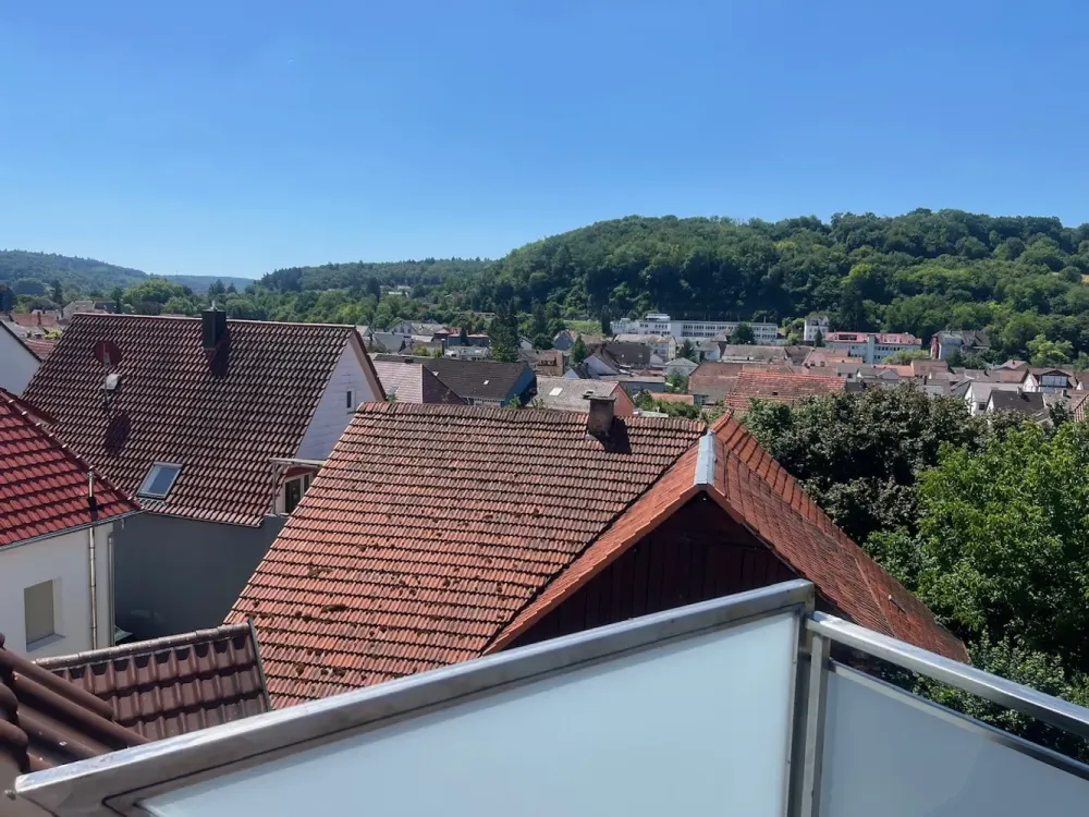 Erstbezug nach Sanierung: Geschmackvolle 4-Raum-Maisonette-Wohnung mit geh. Innenausstattung