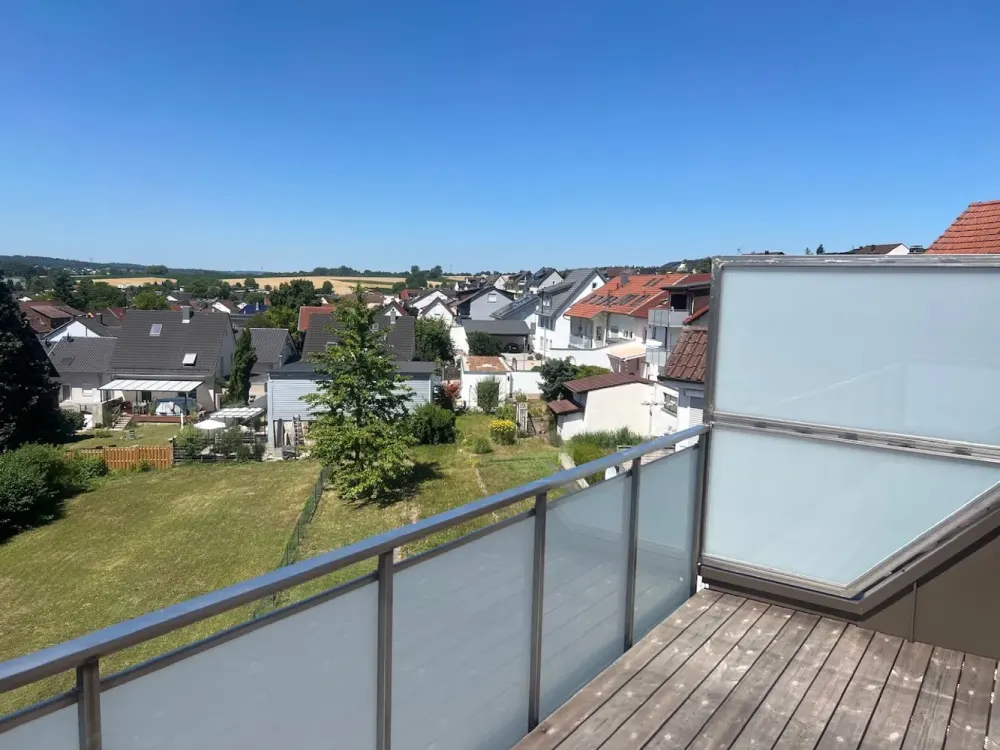 Erstbezug nach Sanierung: Geschmackvolle 4-Raum-Maisonette-Wohnung mit geh. Innenausstattung