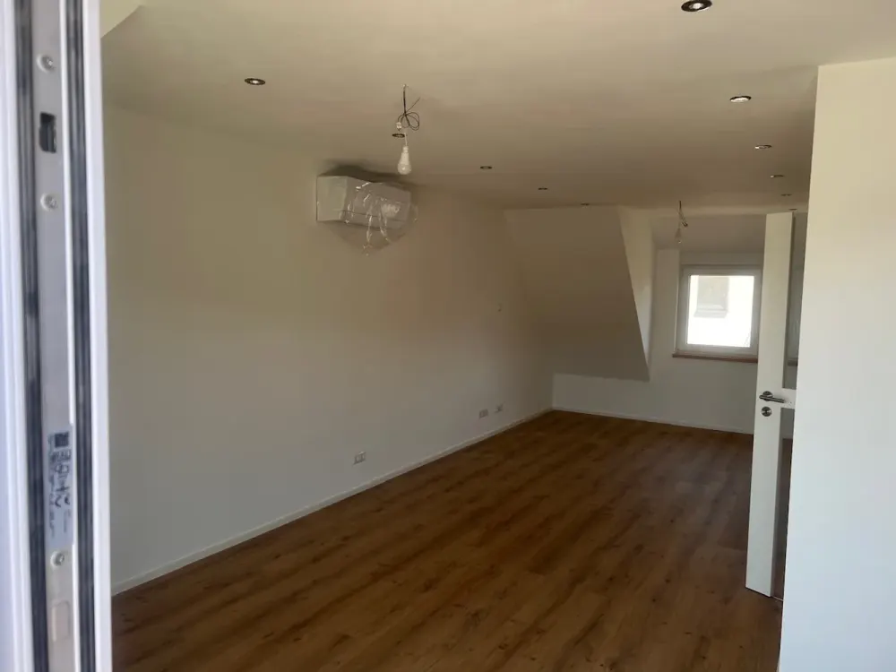 Erstbezug nach Sanierung: Geschmackvolle 4-Raum-Maisonette-Wohnung mit geh. Innenausstattung