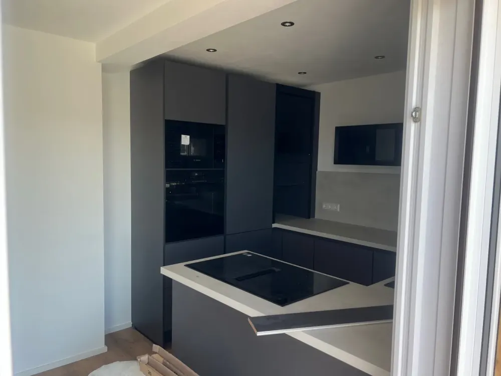 Erstbezug nach Sanierung: Geschmackvolle 4-Raum-Maisonette-Wohnung mit geh. Innenausstattung