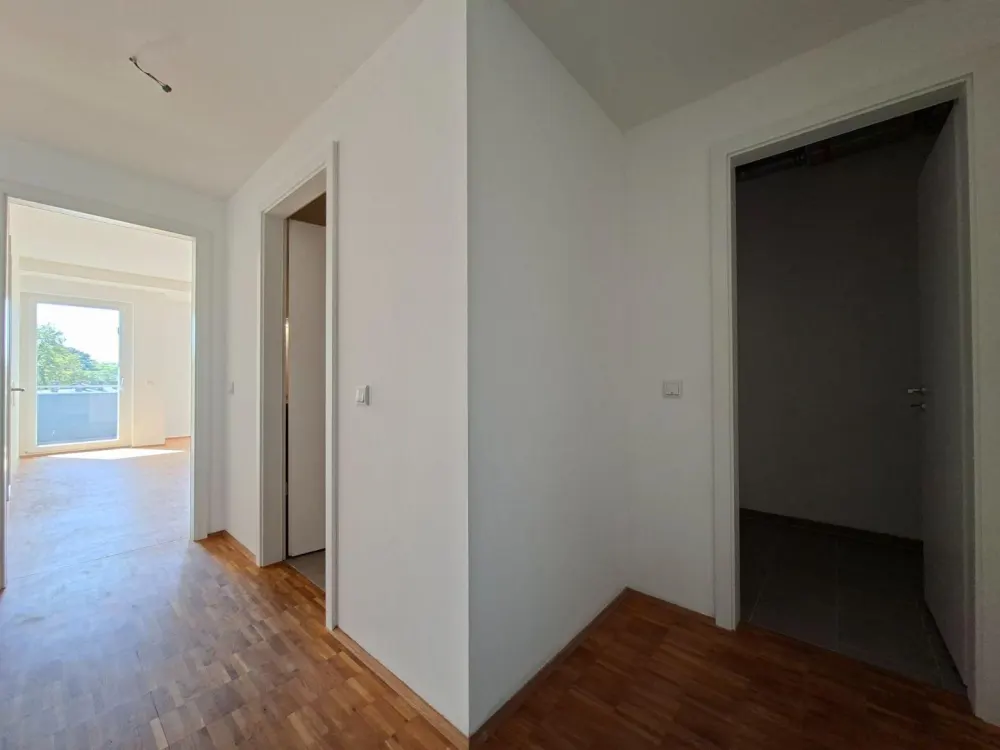 Moderne 2 Raumwohnung mit Balkon und Tiefgaragenstellplatz in Dresden