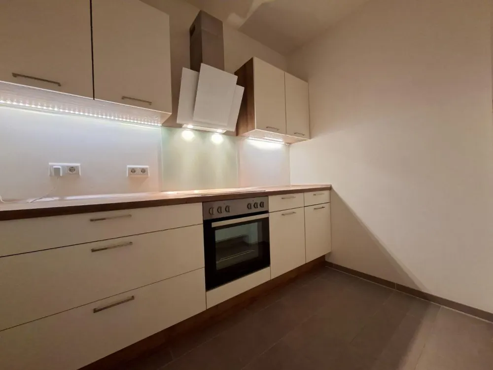 Moderne 2 Raumwohnung mit Balkon und Tiefgaragenstellplatz in Dresden
