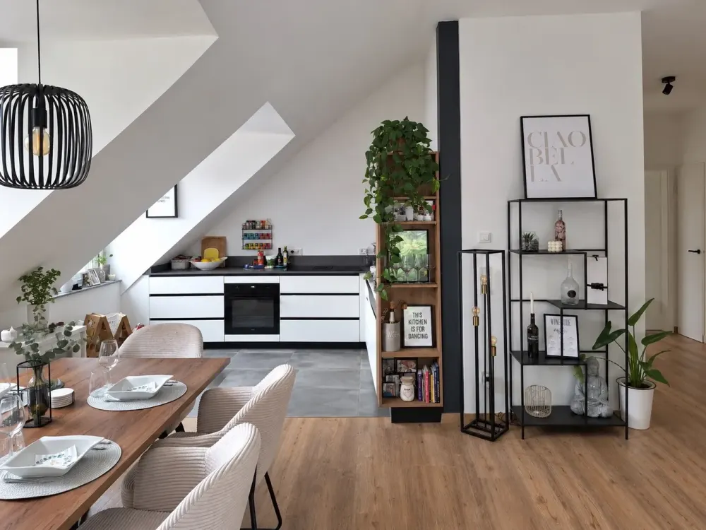 Neuwertige 2-Zimmer-Dachgeschosswohnung mit Balkon und Einbauküche ab 01.12.2026 frei
