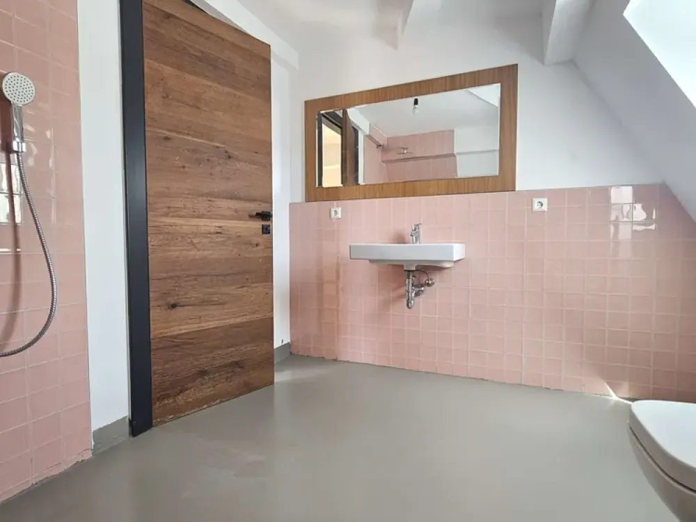 Hoch Hinaus: Stilvolle 4-Zimmer-Maisonettewohnung mit traumhaftem Ausblick über Stuttgart West