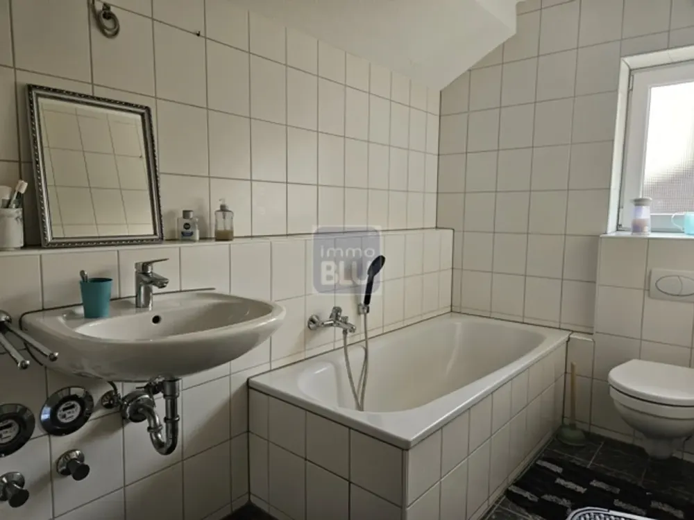 Helle, attraktive 3-Zi-DG-Wgh in Weingarten mit Kelleranteil und Stellplatz!