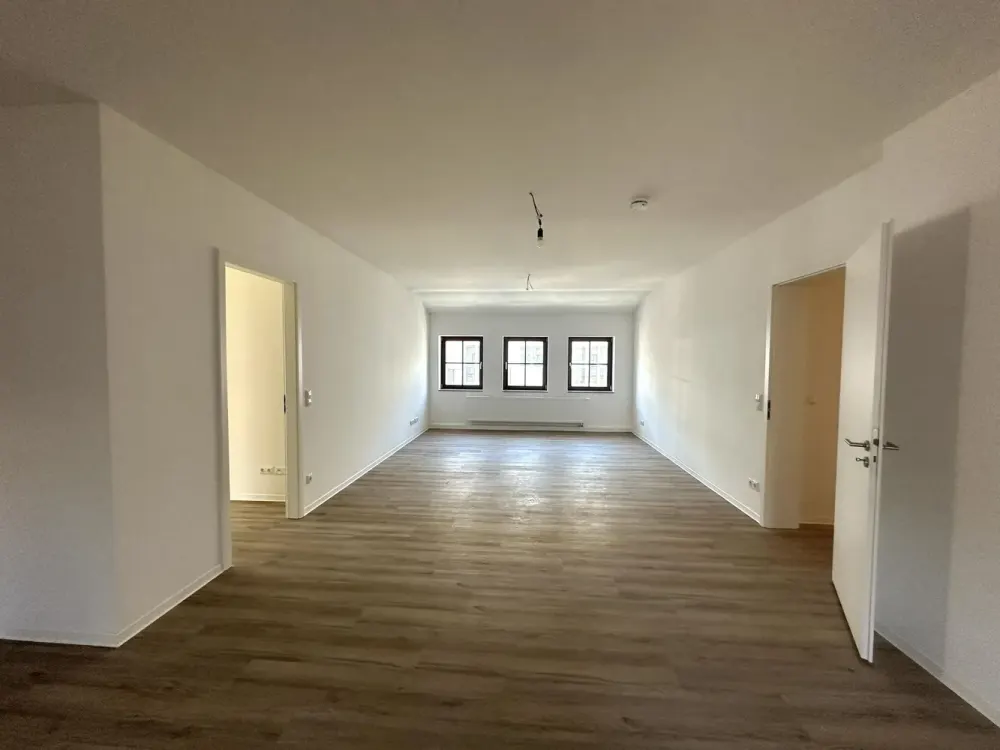 5-Room Apartment with Loggia - Stylish Living in Renovated Old Building | Optional with Fitted Kitchen