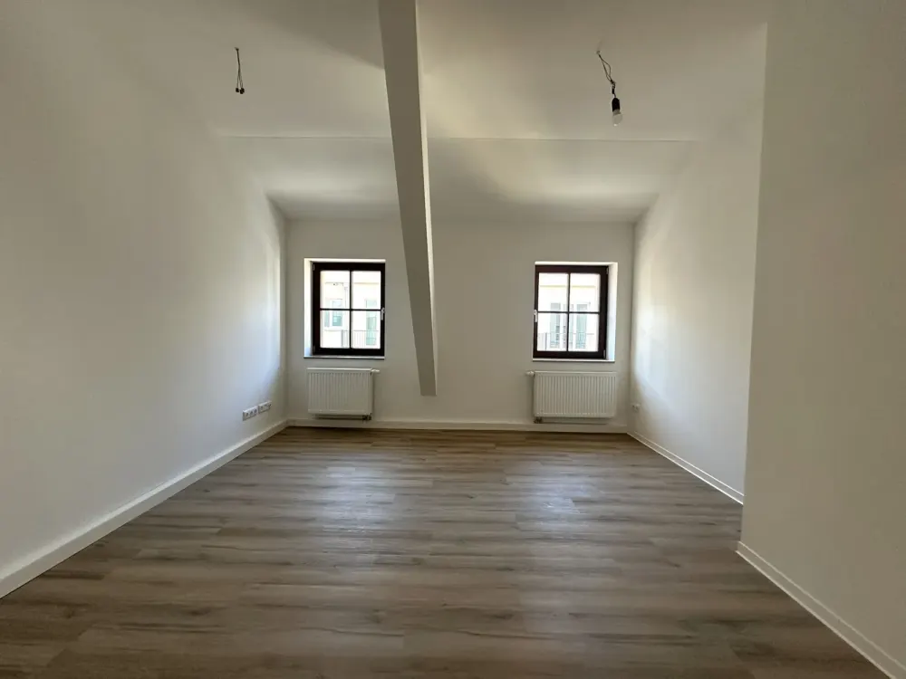 5-Room Apartment with Loggia - Stylish Living in Renovated Old Building | Optional with Fitted Kitchen