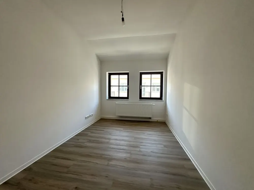 5-Room Apartment with Loggia - Stylish Living in Renovated Old Building | Optional with Fitted Kitchen