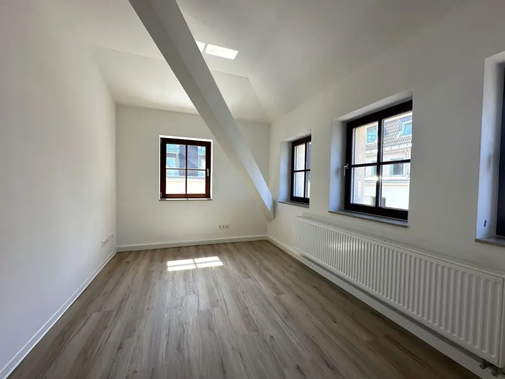 5-Room Apartment with Loggia - Stylish Living in Renovated Old Building | Optional with Fitted Kitchen
