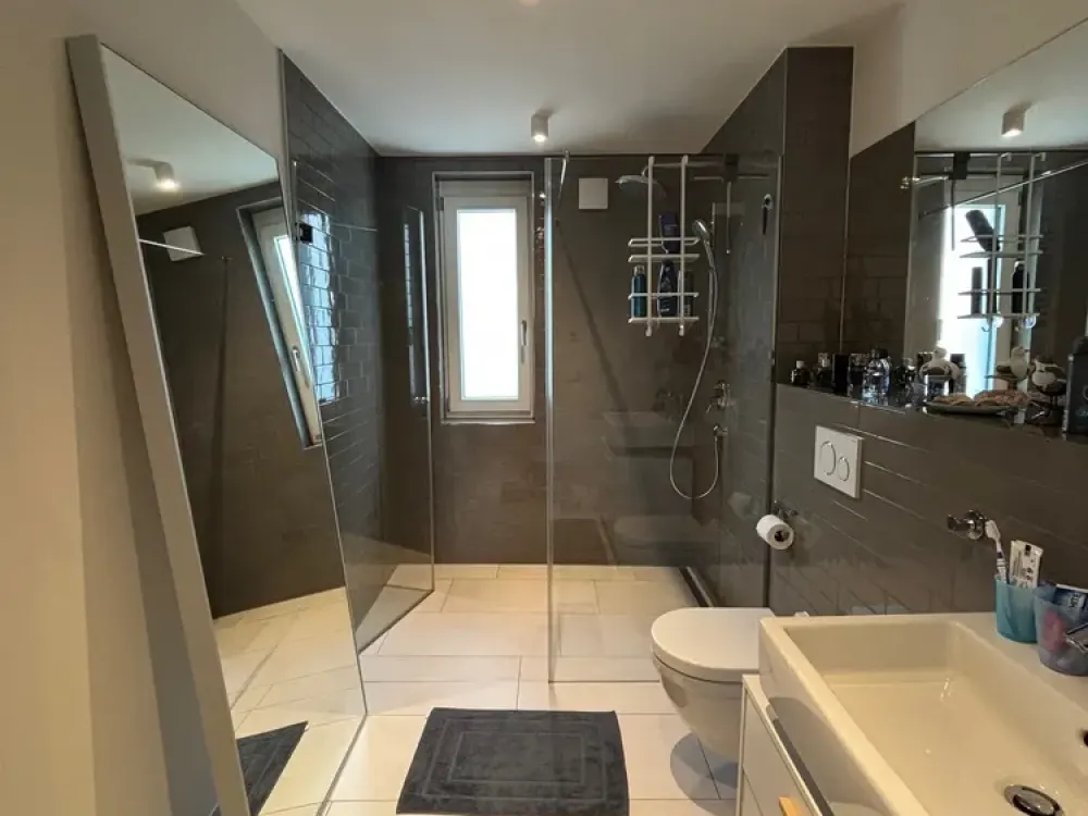 Modern 3-Room Apartment in City Location