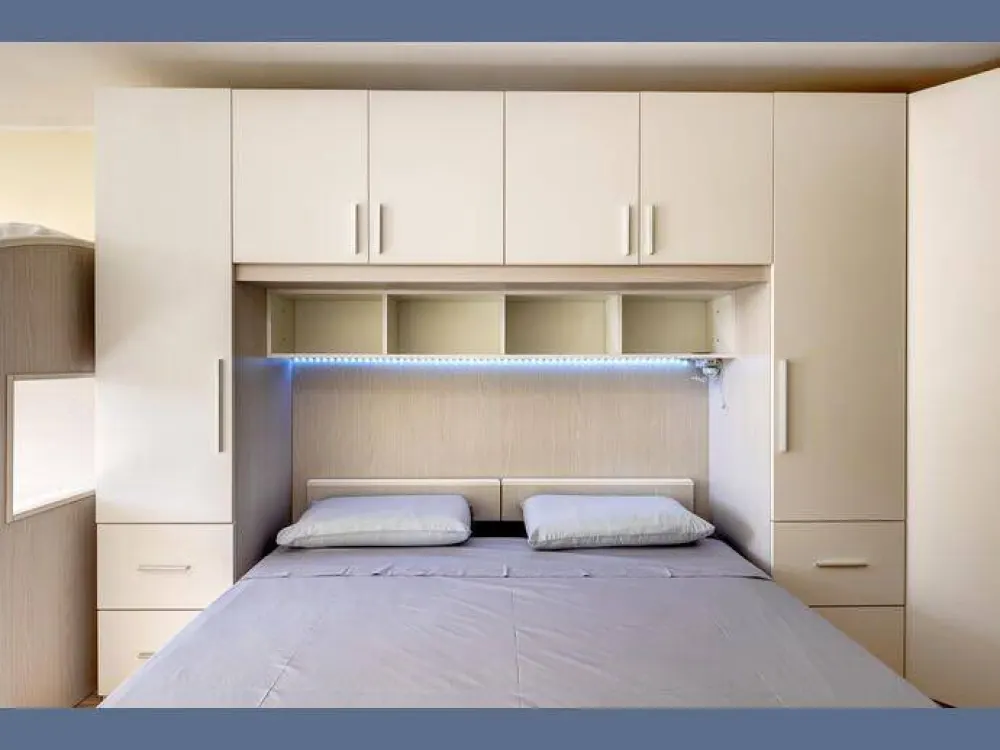 Möbliert: Praktisch möblierte Wohnung mit großem Balkon