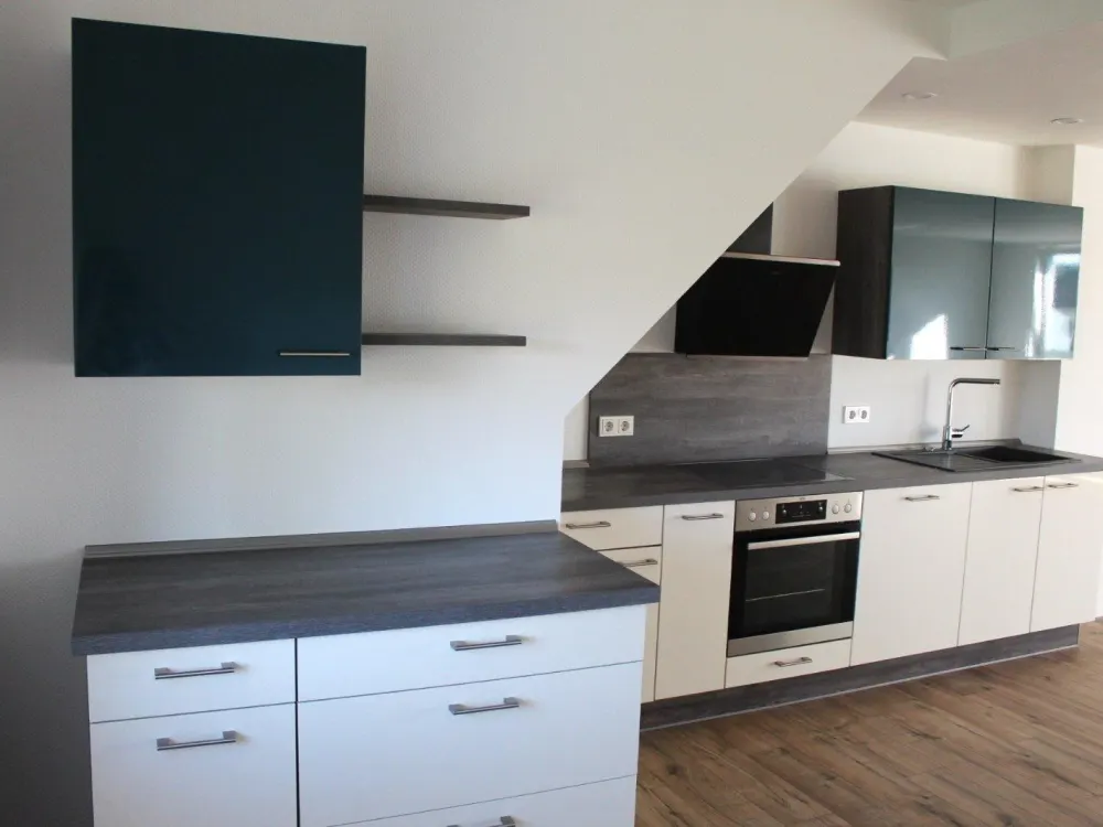 2 ZKB Helle Dachgeschoß im 2 OG /3Familienhaus /Einbauküche/
