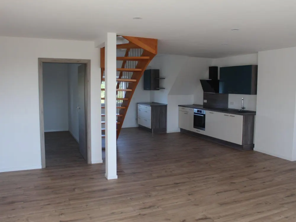 2 ZKB Helle Dachgeschoß im 2 OG /3Familienhaus /Einbauküche/