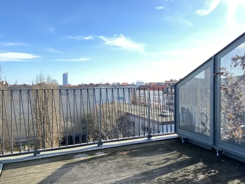 *1MonatMietfrei* 1 Zimmer Dachgeschosswohnung mit Dachterrasse und Einbauküche in Neukölln