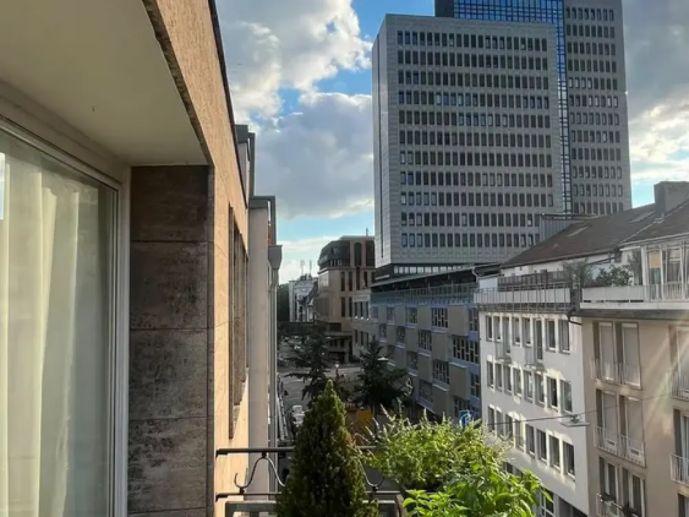 ab 1.11. frei - an der Börse und Landeszentralbank = sehr zentrale (!) ruhige (!) Lage- 4. Etage